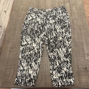 DKNYC Black and White Capris
